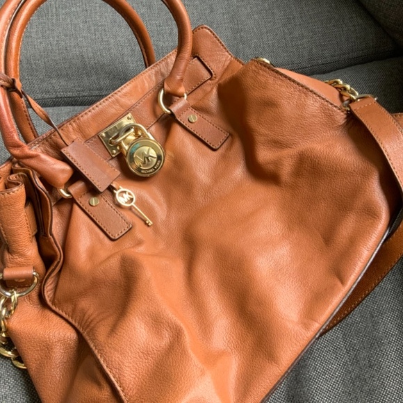 Michael Kors Hamilton Leather Purse - Picture 7 of 9